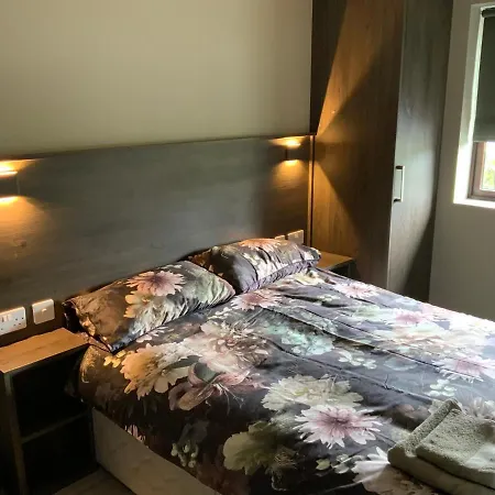 Small,smart,tidy 2 Bed *