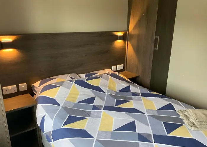 Small,smart,tidy 2 Bed Apartment *